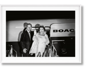 Книга Her Majesty, Queen, Royal B, plane-INT