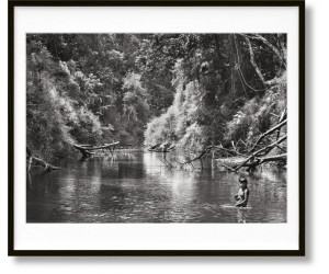 Книга Salgado, Amazônia, Art B, Young Hatiri bathes-GB
