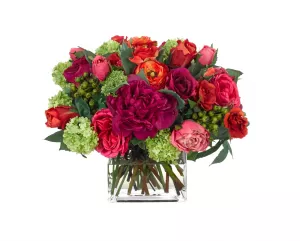 Цветы Пион и Ранункулюс (Peony Ranunculus, фуксия с оранжевым), в стеклянном кубе